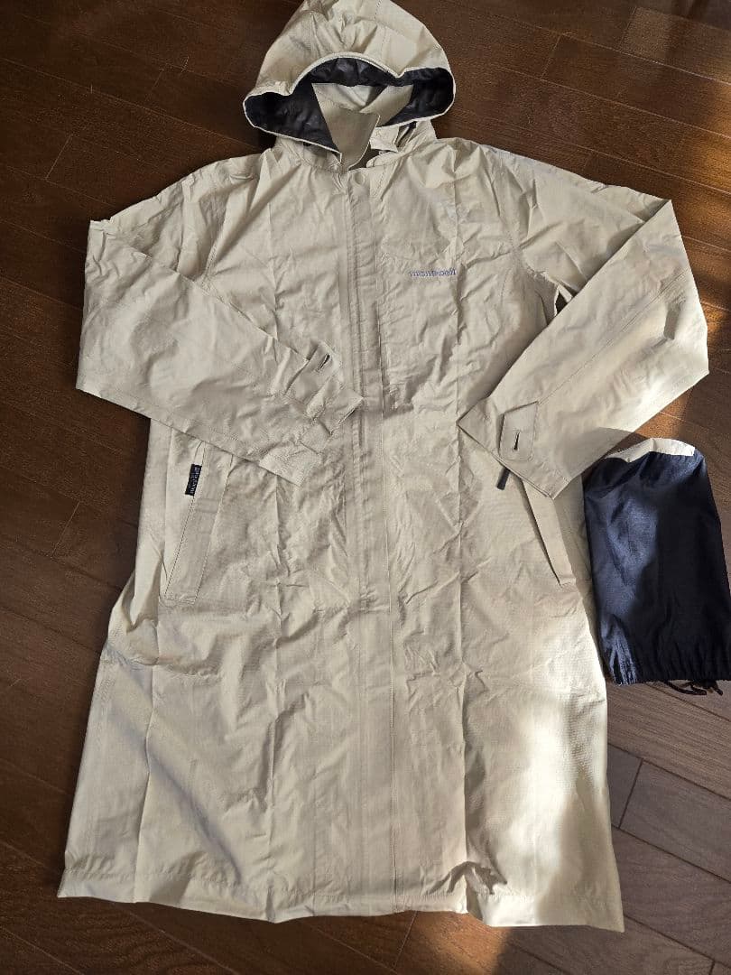 モンベル　 フード付き　レインコート　パックライト・トラベルコート