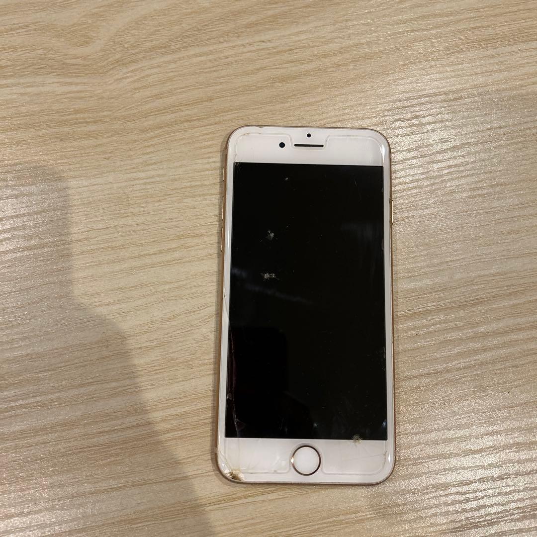 iPhone 8 ゴールド 本体 64G フィルムと画面外に傷あり