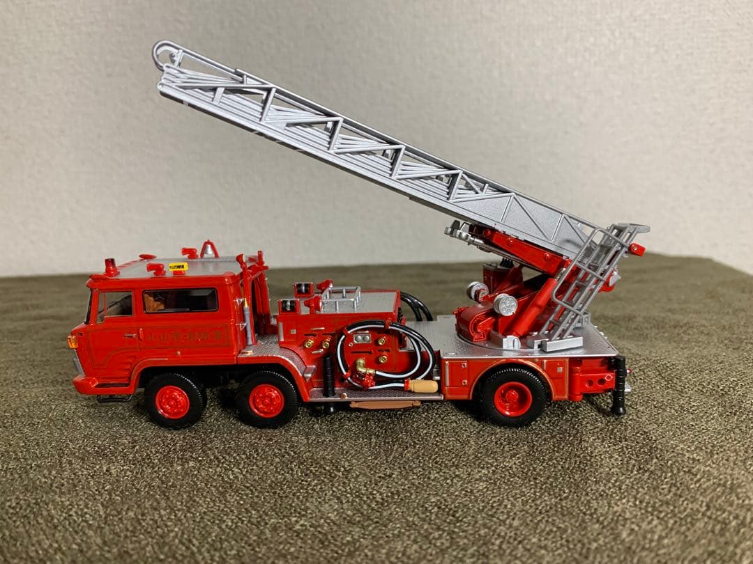 トミカリミテッドヴィンテージネオ LV-N24b 日野TC343型はしご付消防車