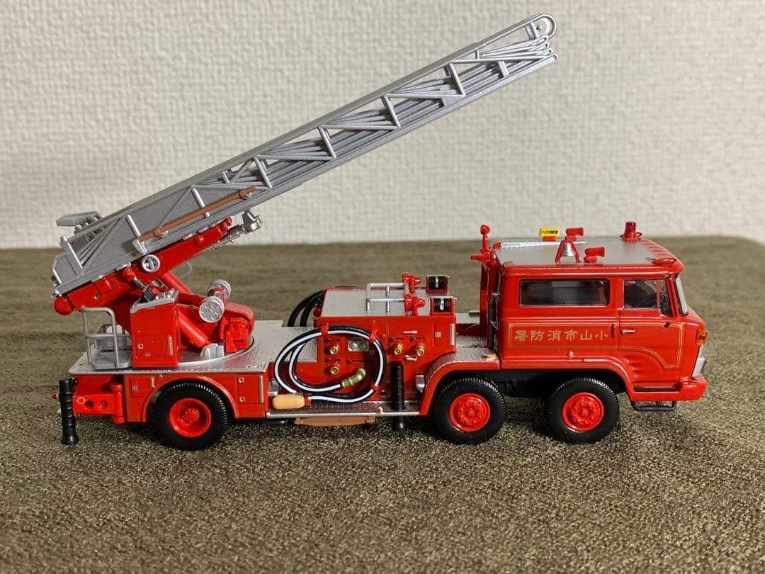 トミカリミテッドヴィンテージネオ LV-N24b 日野TC343型はしご付消防車