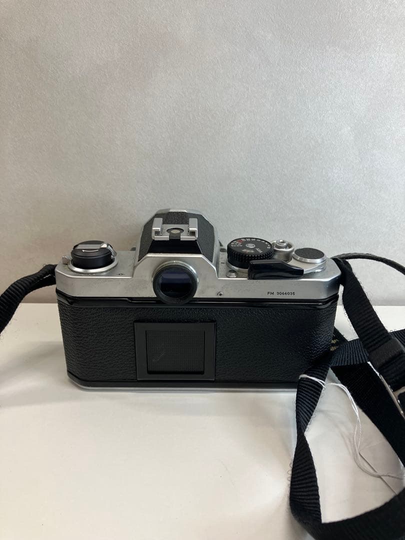 Nikon ニコン FM シルバーボディ カメラ 【A935】