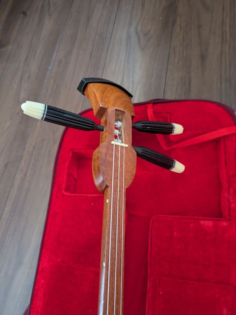 美品沖縄 三味線 本体ソフトケース付き 初心者向き 水牛爪