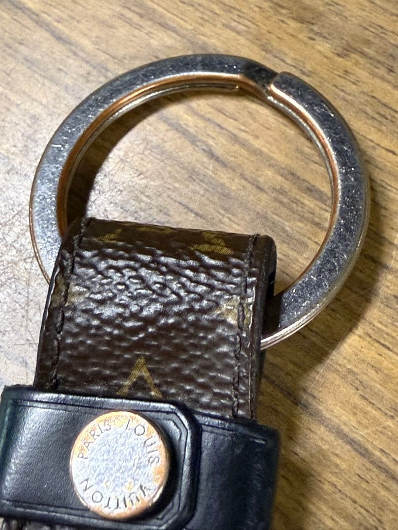 ルイヴィトン　モノグラム LVロゴ キーホルダー・LVドラゴンヌ キーリング