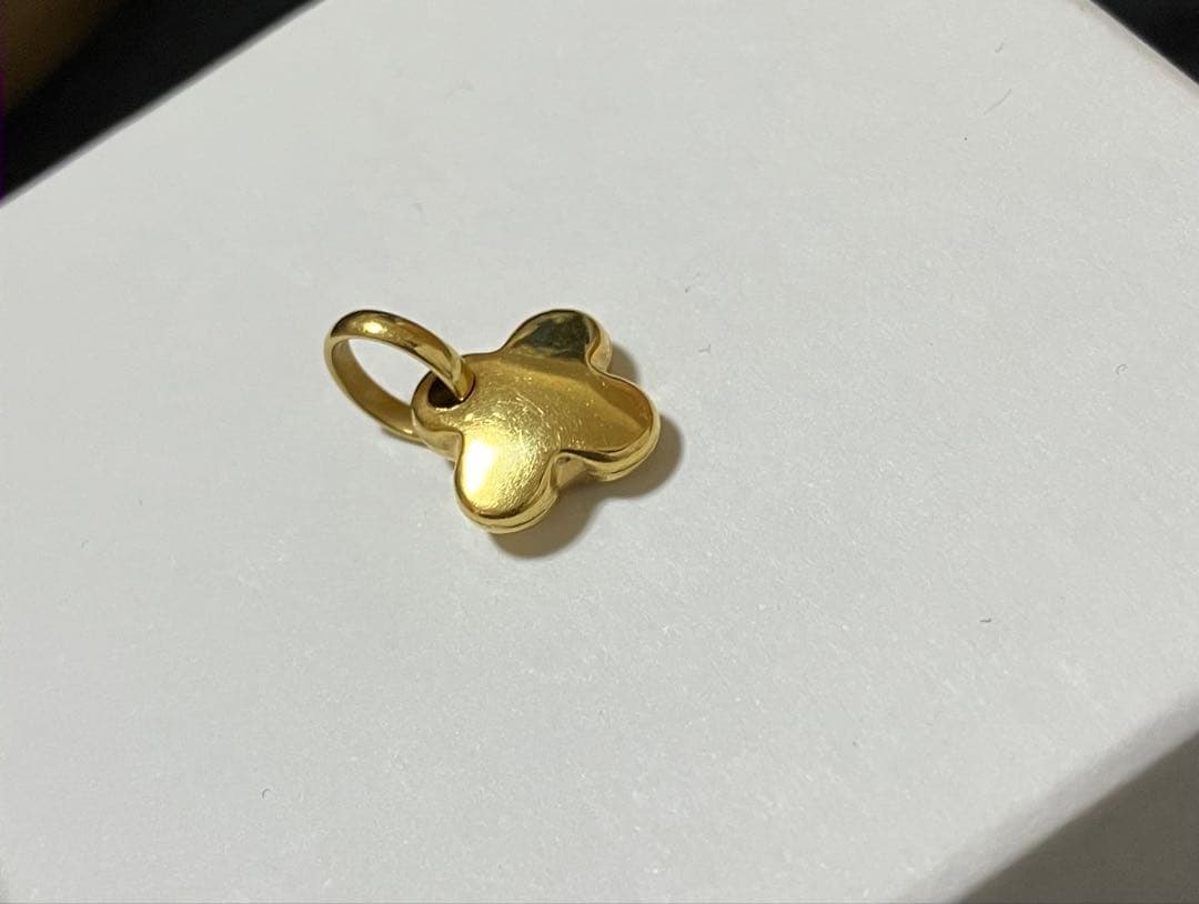 k18ゴールド クローバー型チャーム