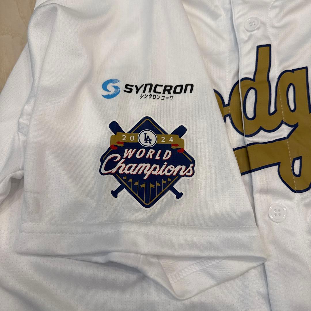 テオスカー・ヘルナンデス ドジャース ゴールドユニフォーム　球場　配布品