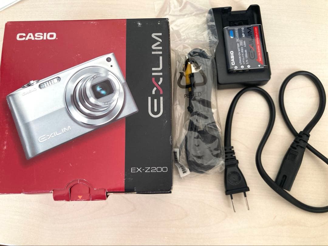 デジタルカメラ CASIO EXILIM EX-Z200