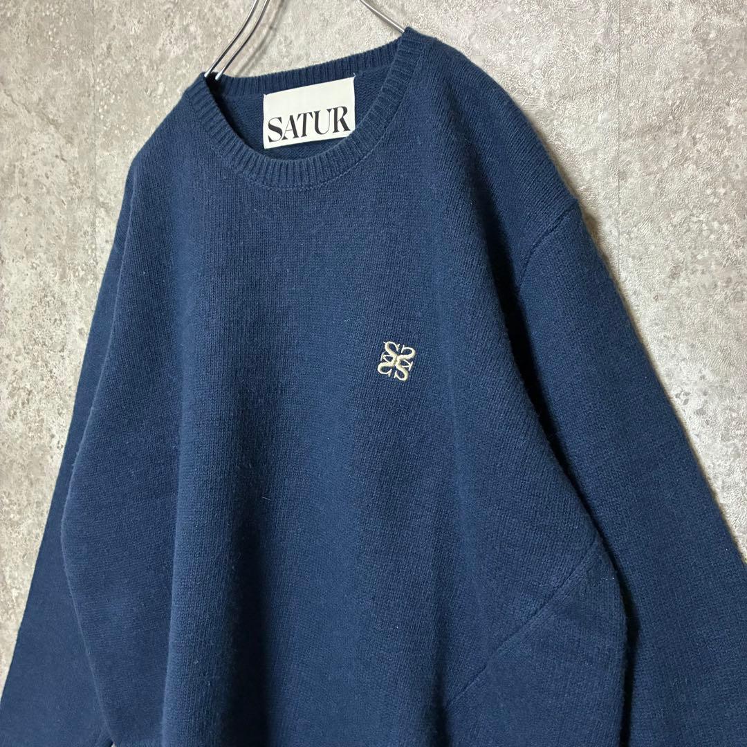 SATUR セター アシンメトリーニット セーター 刺繍ワンポイント ネイビー