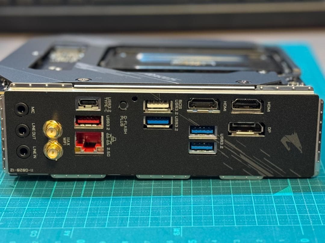 GIGABYTE B550I AORUS PRO AX マザーボード