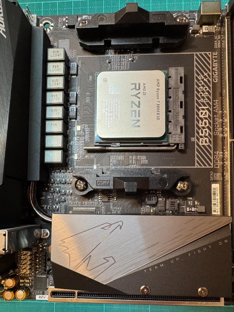 GIGABYTE B550I AORUS PRO AX マザーボード