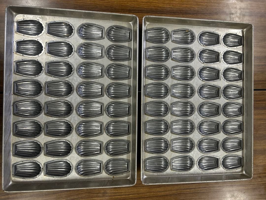 業務用　マドレーヌ型 32個 ✖︎2枚　金属製