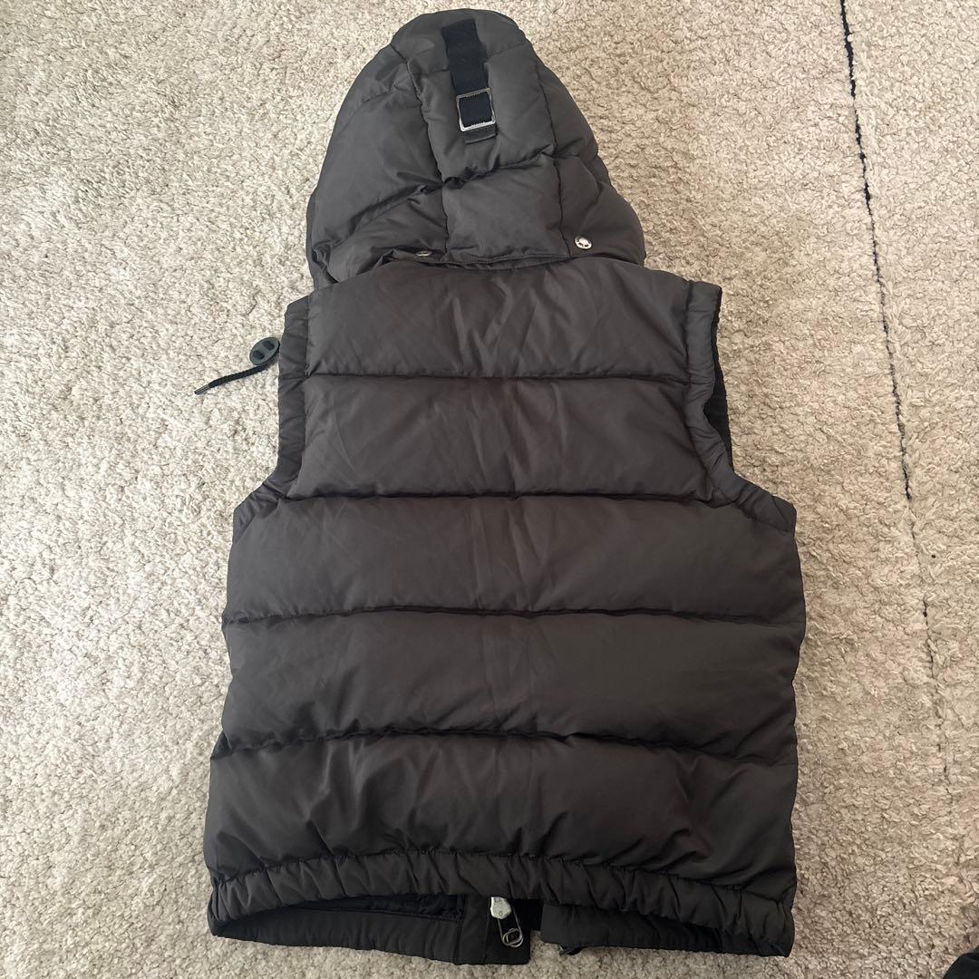 黒 フード付きダウンベスト