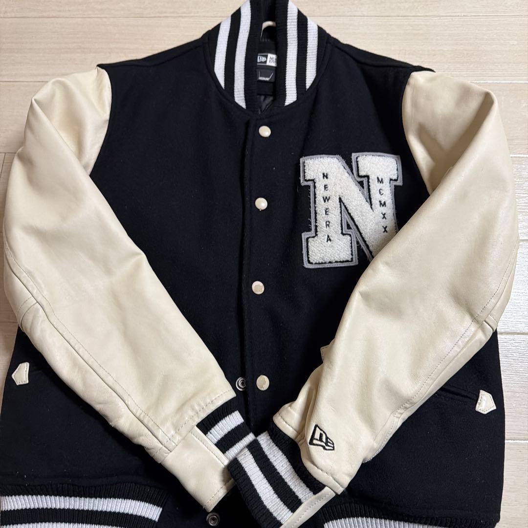 NEW ERA スタジャン M ブラック/ベージュ