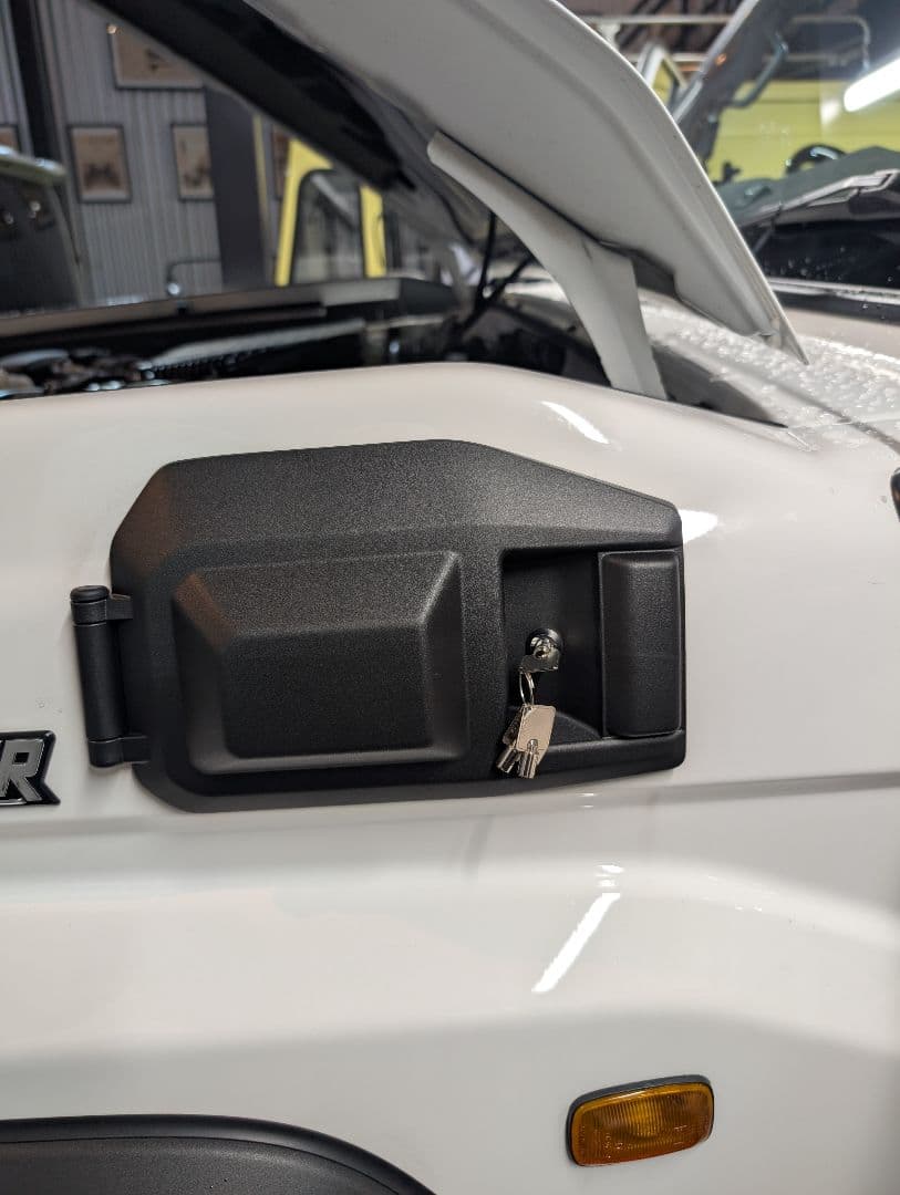 ランクル70再再販(GDJ76W) 尿素リッドカバー 鍵付き加工