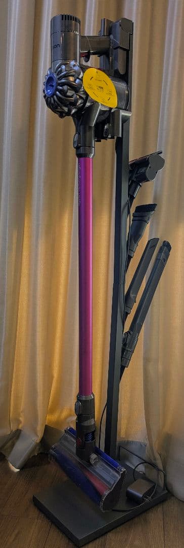 ダイソン dyson v6 fluffy 掃除機 スタンド付　アタッチメント付