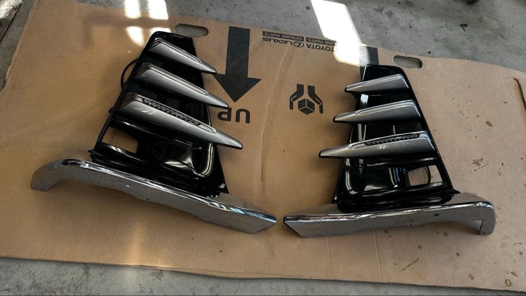 トヨタ純正　30アルファード　フロントガーニッシュ　配線付き