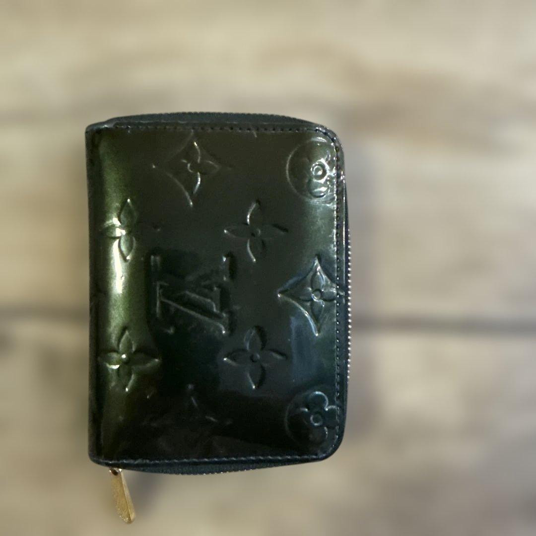 Louis Vuitton ヴェルニ　ジッピーパスケース