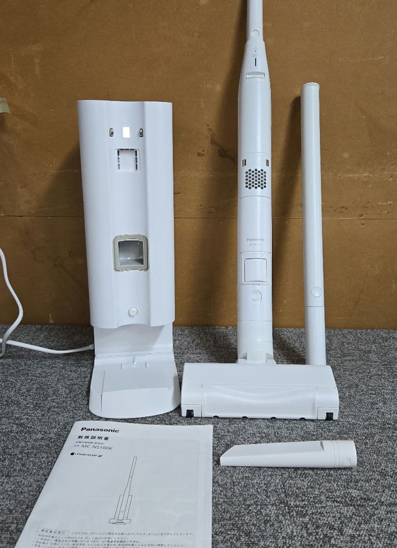 S132★ Panasonic　充電式掃除機　MC-NS100K