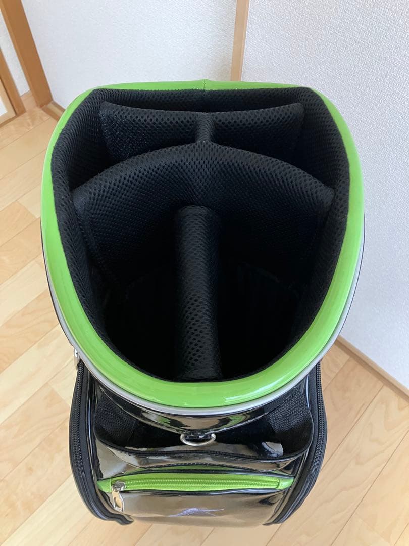 値下！ゴルフ　キャディバッグ　アクセル メンズ　エナメル系 AXEL