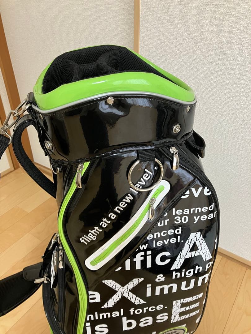 値下！ゴルフ　キャディバッグ　アクセル メンズ　エナメル系 AXEL