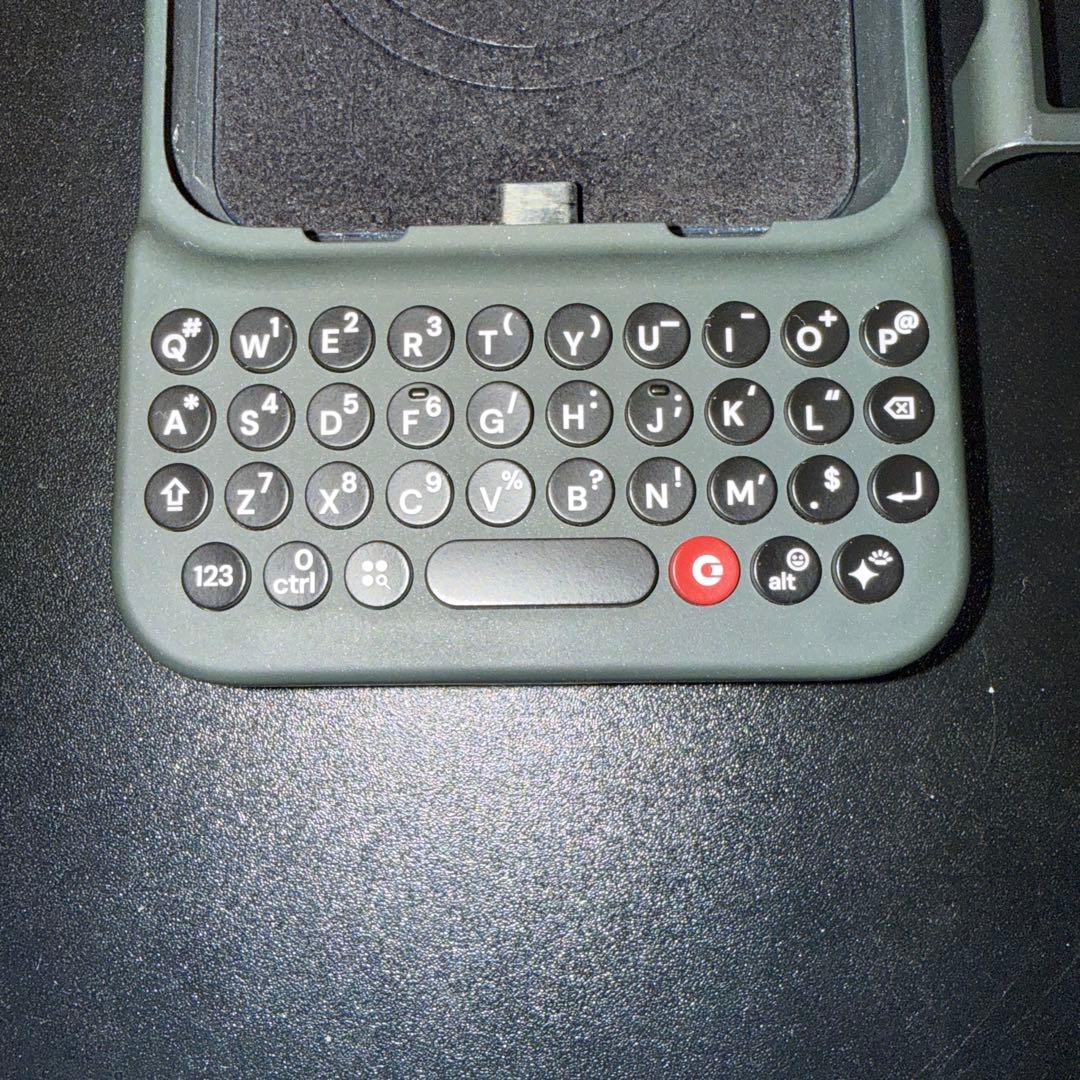 スマホアクセサリー Clicks Keyboard for Razr 2024