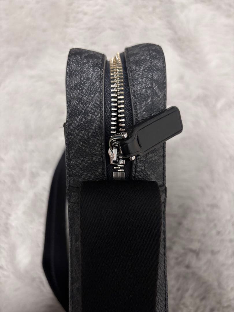 美品　MICHAEL KORS ショルダーバッグ ブラック シンプル