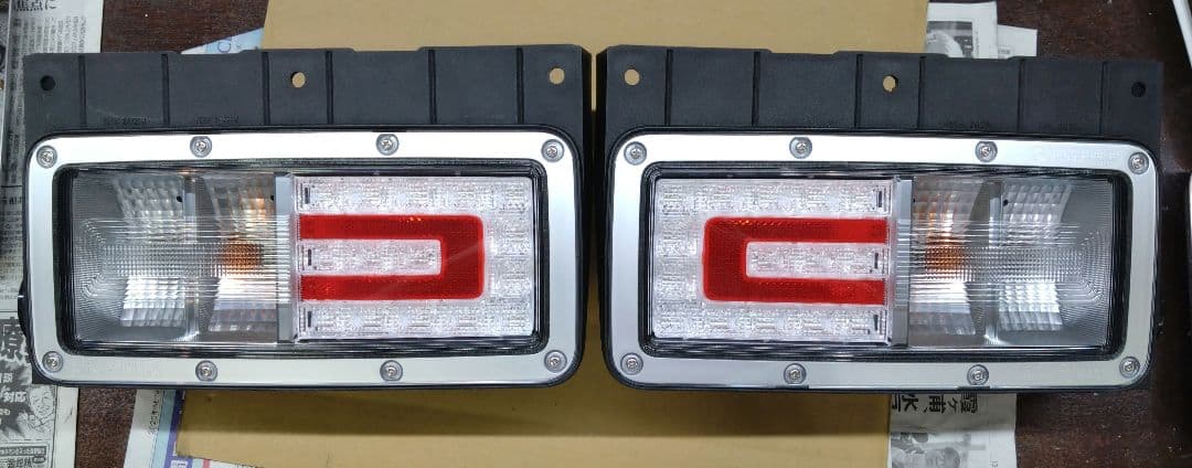 日野テールランプ 新車外し 左右セット