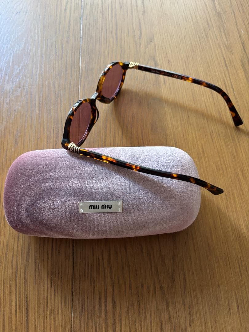 miumiu リガード サングラス ピンク 公式オンライン巾着付き（美品）
