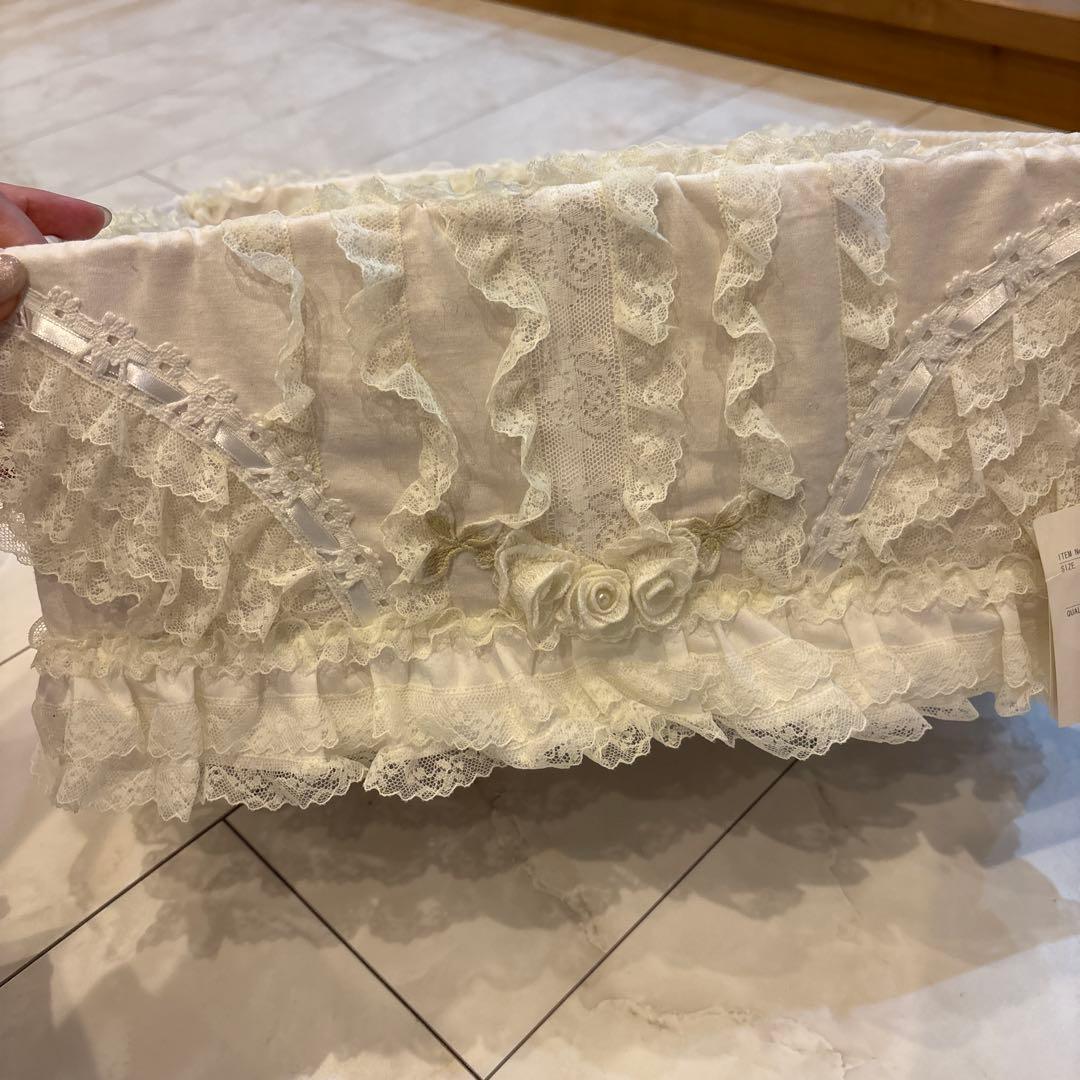 ヒスクローネ　フリル付きホワイト収納ボックス