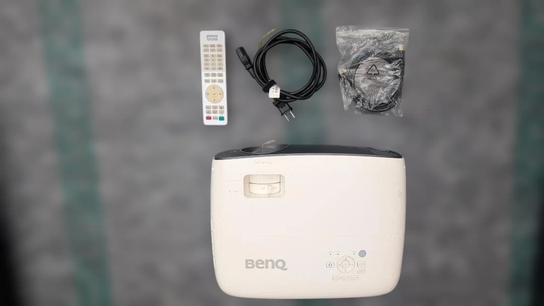 BENQ HT2550　4Kプロジェクター 本体