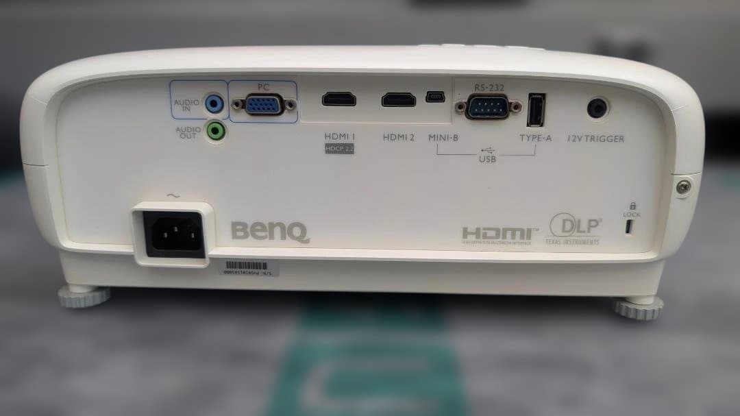 BENQ HT2550　4Kプロジェクター 本体