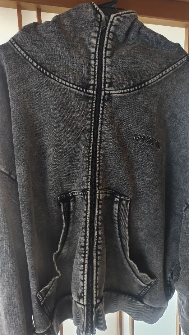 MAZZEL　ジップアップパーカー　Mサイズ