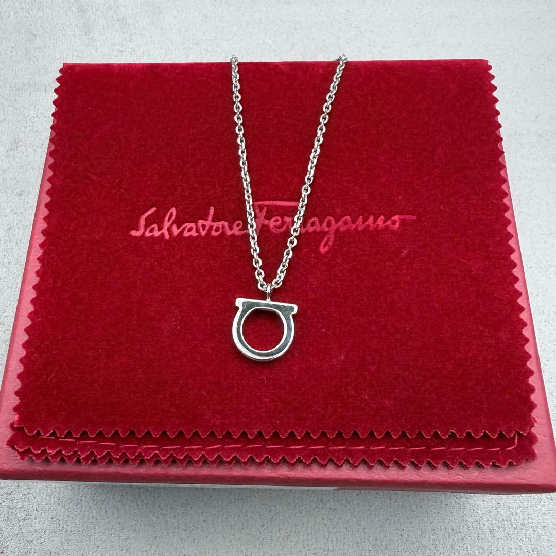 Ferragamo ガンチーニ ネックレス シルバー 箱付 正規品