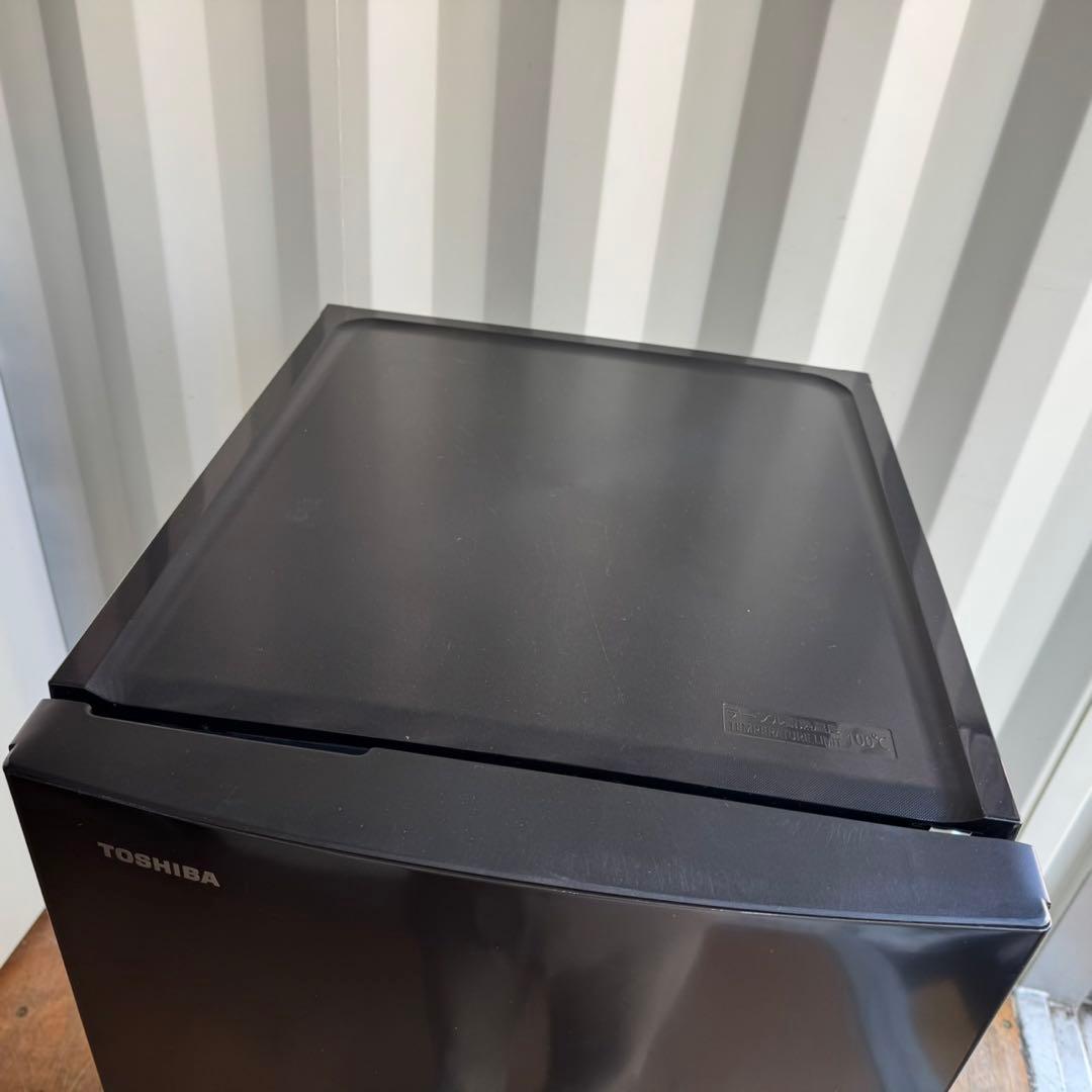 56⭐️2023年製★東芝　冷蔵庫　ブラック　黒　右開き　一人暮らし