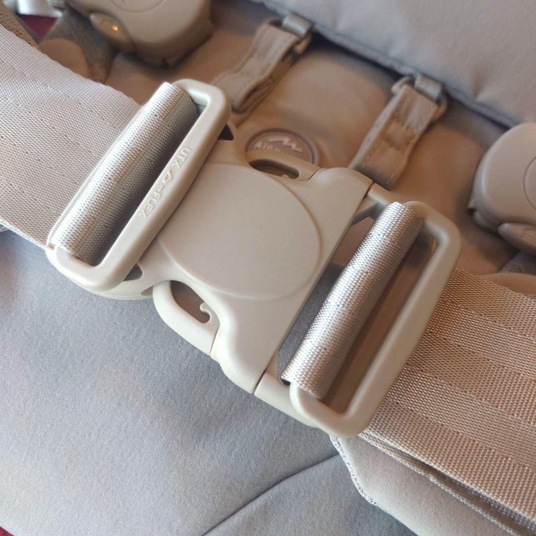 【美品】AIRBUGGY エアバギーベビーキャリア 抱っこ紐　サンドアッシュ