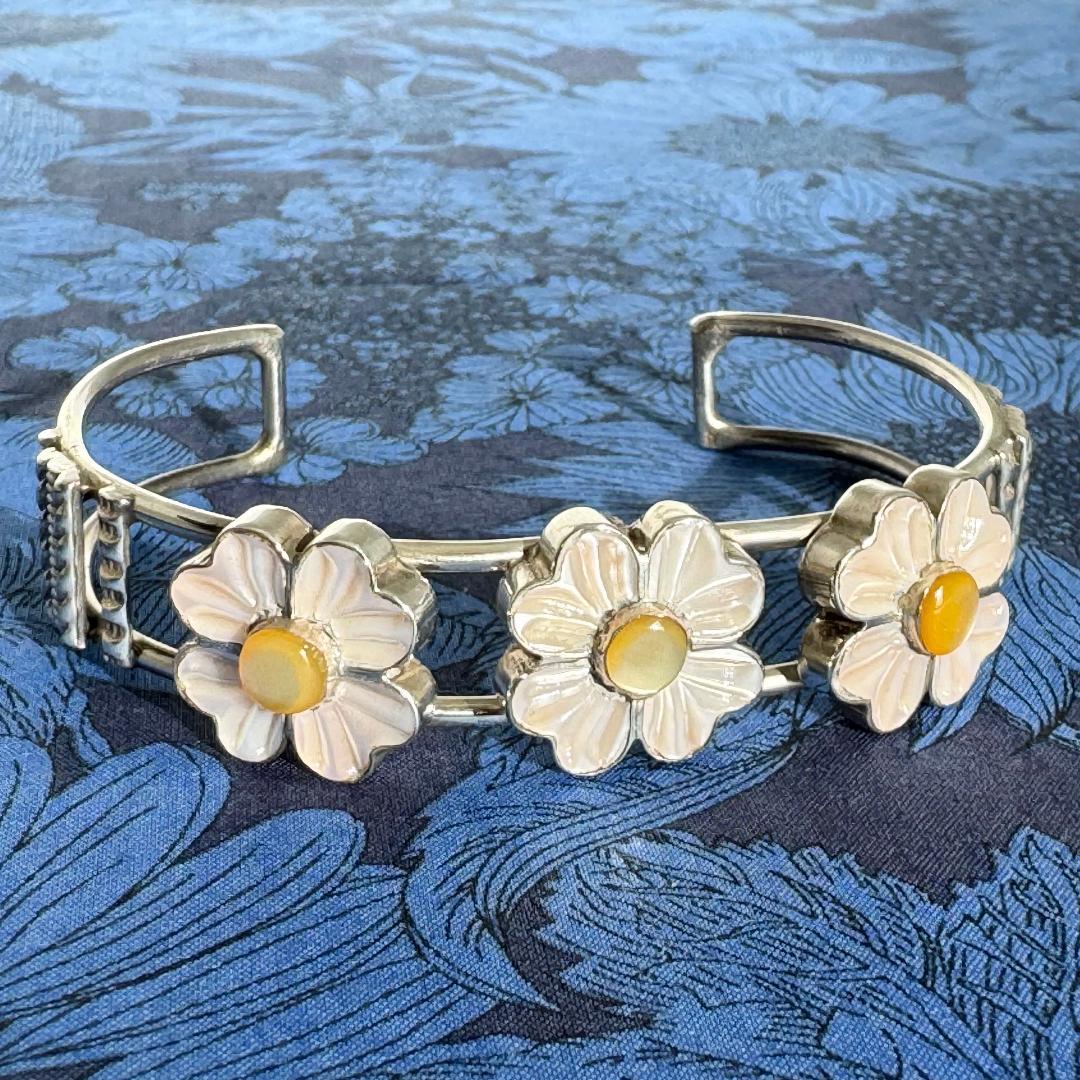 1990s　ヴィンテージ　シェル　フラワー　ブレスレット　インディアンジュエリー