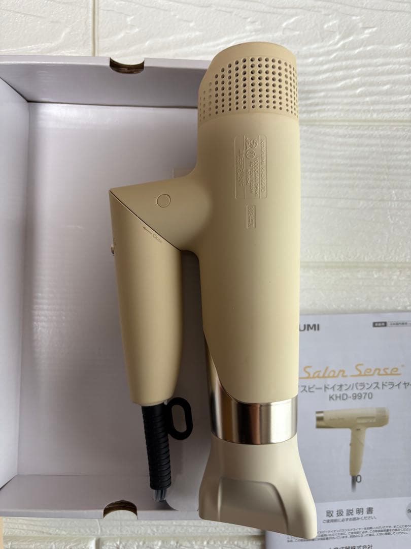 HIGH SPEED ION ドライヤー　コイズミ　ホワイト