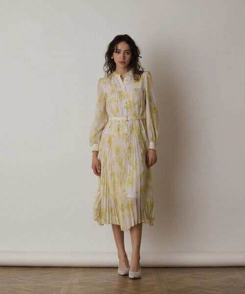 極美品✨ダイアグラム　2025年　フラワープリントプリーツワンピース　ベルト付き