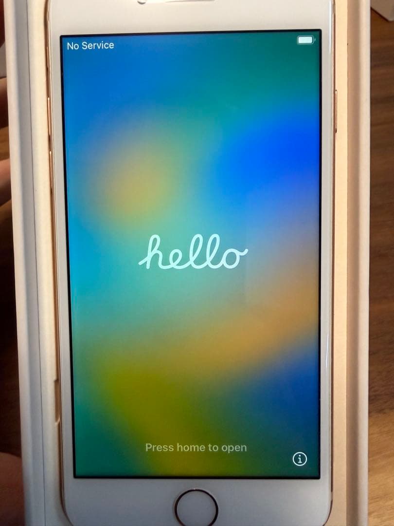 Apple iPhone 8 ゴールド　バッテリー100%