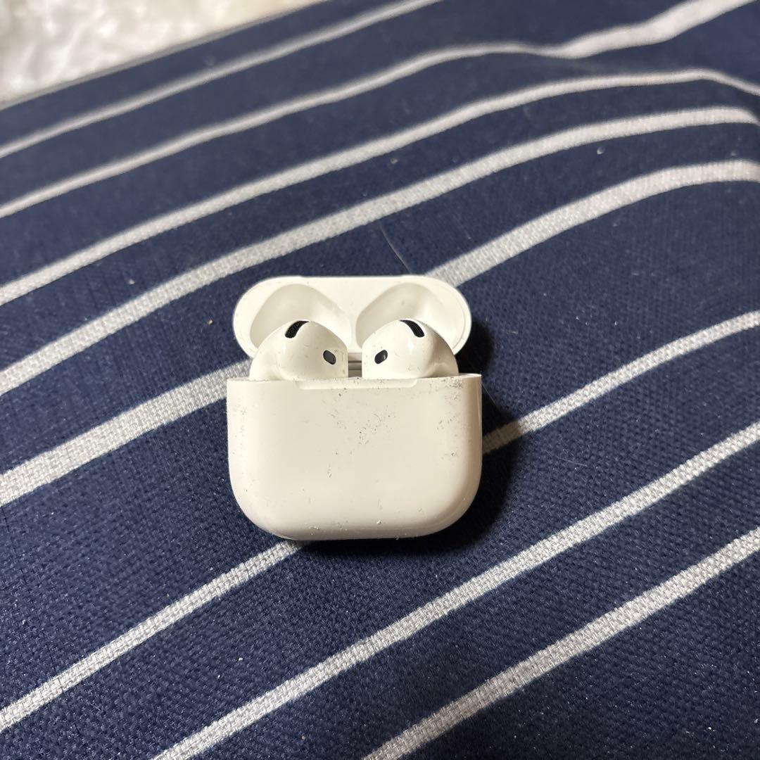w*m様 AirPods4 ノイキャンなし ケース付き