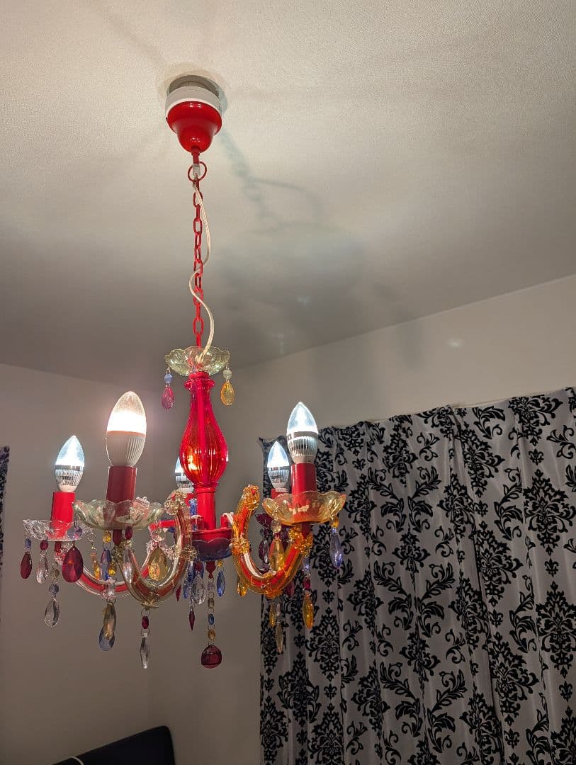 赤と透明のシャンデリア 5灯