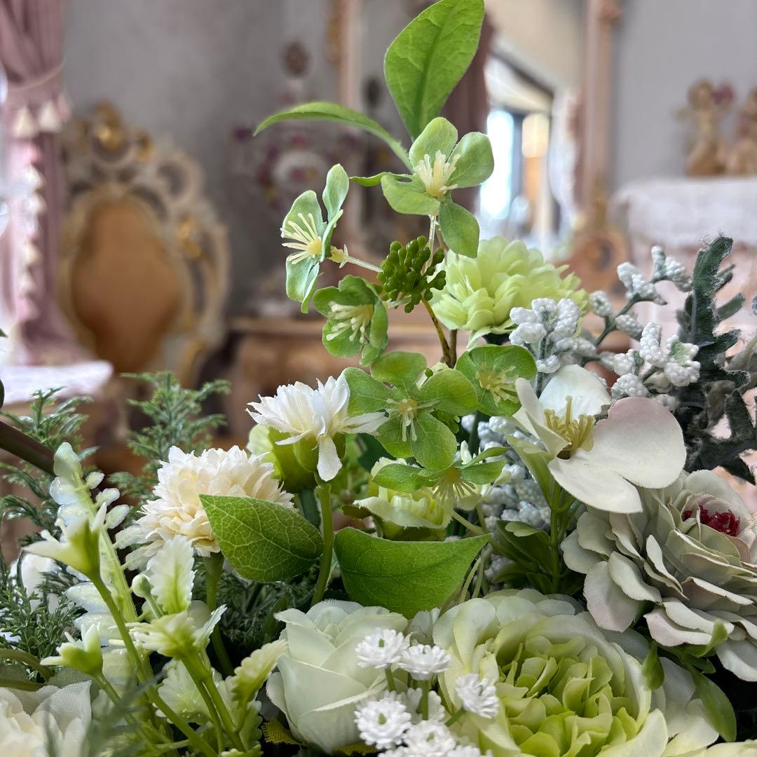 薄黄緑のフラワーアレンジメント 造花