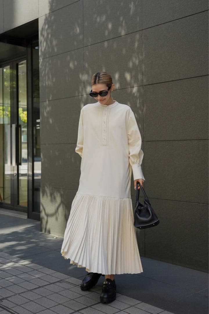 【新品】完売品 ELLIE ボトムプリーツワンピース アイボリー 長袖 タグ付き