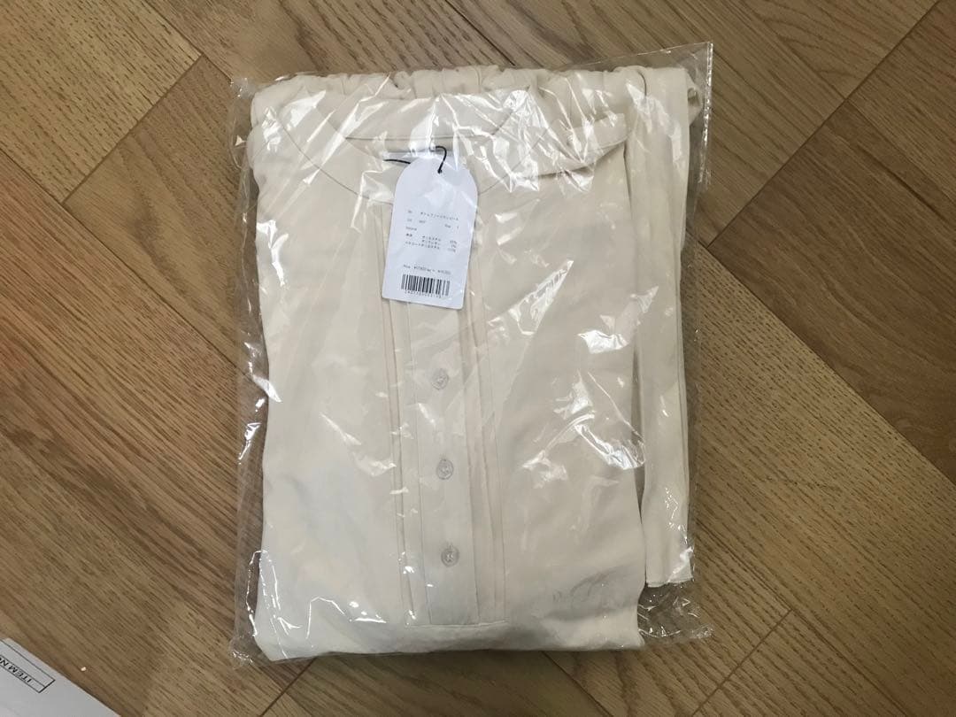 【新品】完売品 ELLIE ボトムプリーツワンピース アイボリー 長袖 タグ付き