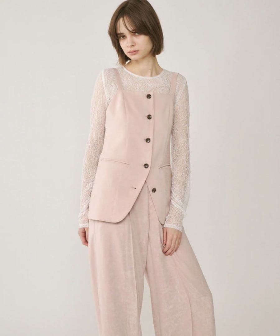 【2025年購入】グレースコンチネンタル　クラッシュサテンキャミトップス