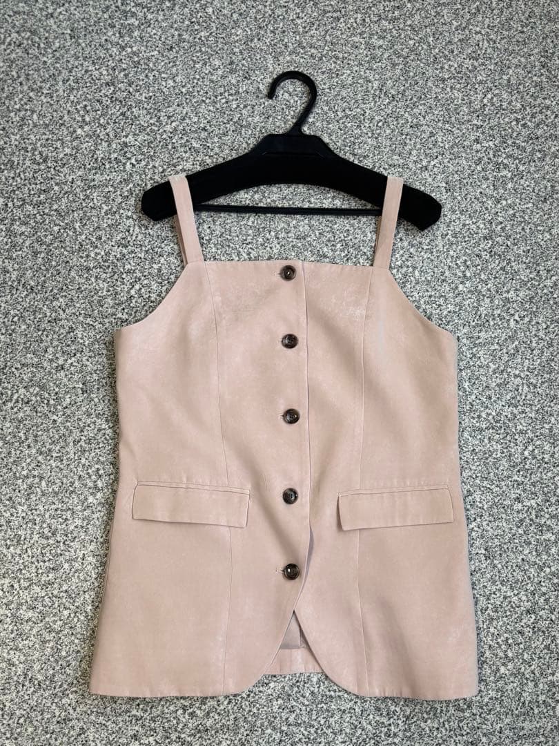 【2025年購入】グレースコンチネンタル　クラッシュサテンキャミトップス