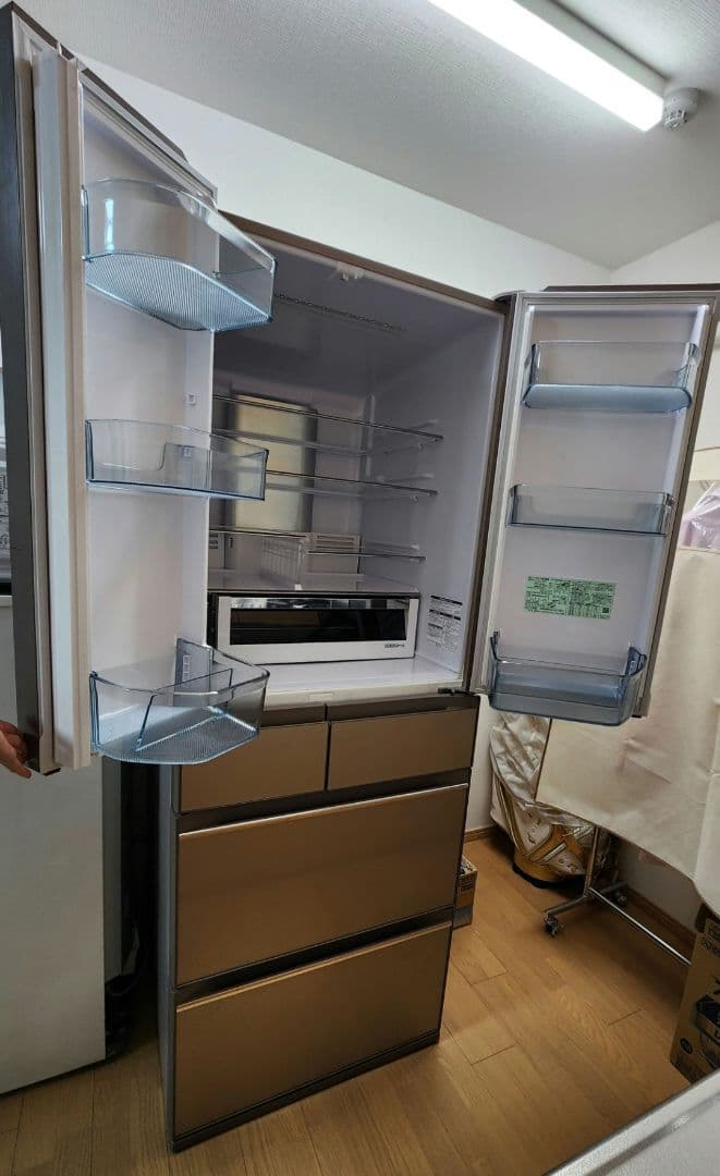 HITACHI 冷蔵庫 プレーンシャンパン 602L