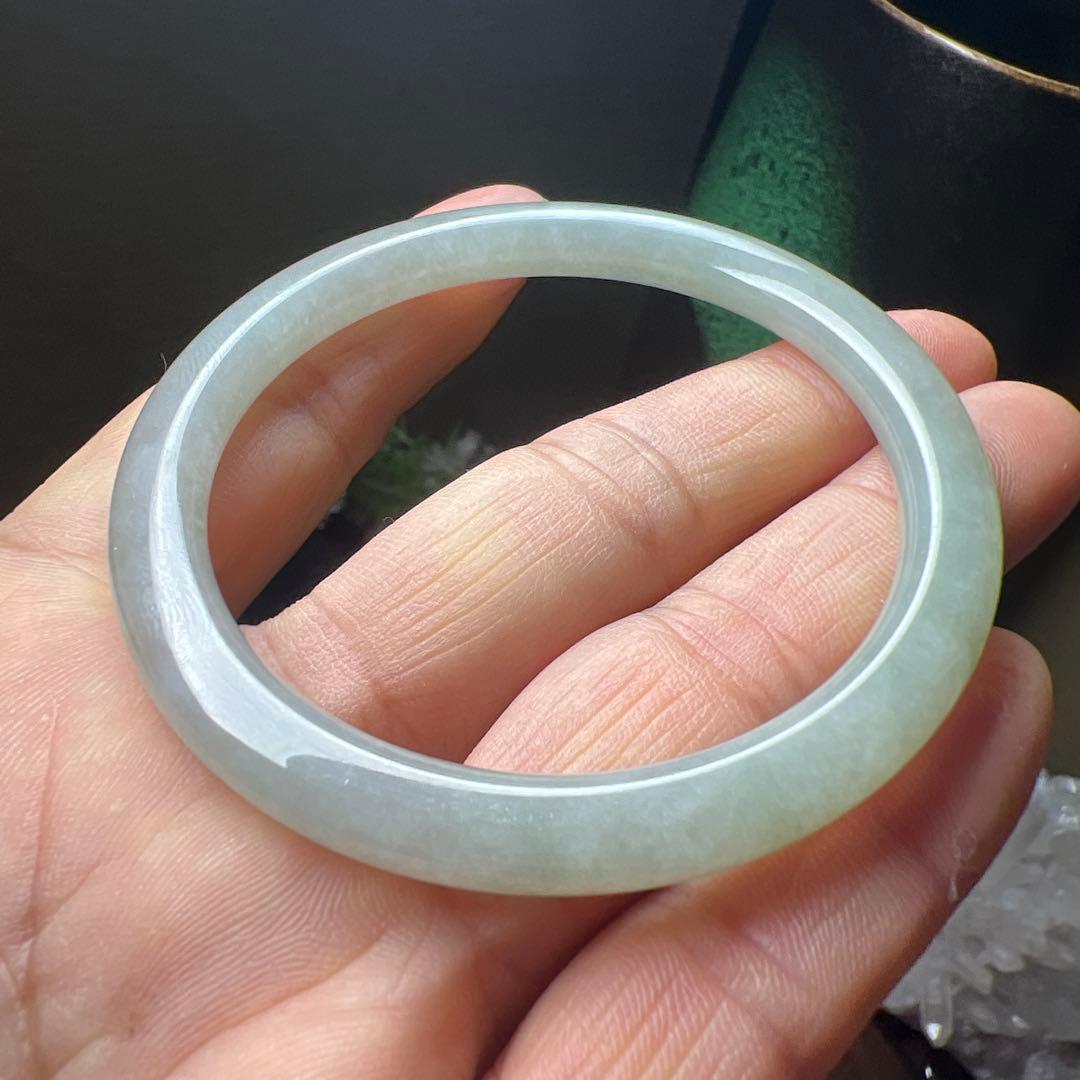 本翡翠、お買い得、氷糯種入門シルバーグリーン細身、丸型バングル　〜55.5