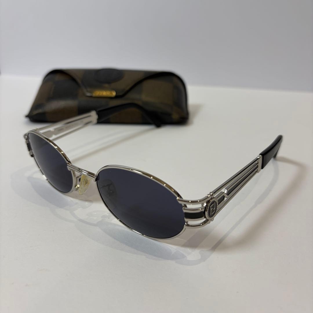 【美品】FENDI FS148 オーバル型 FFロゴサングラス メタルフレーム