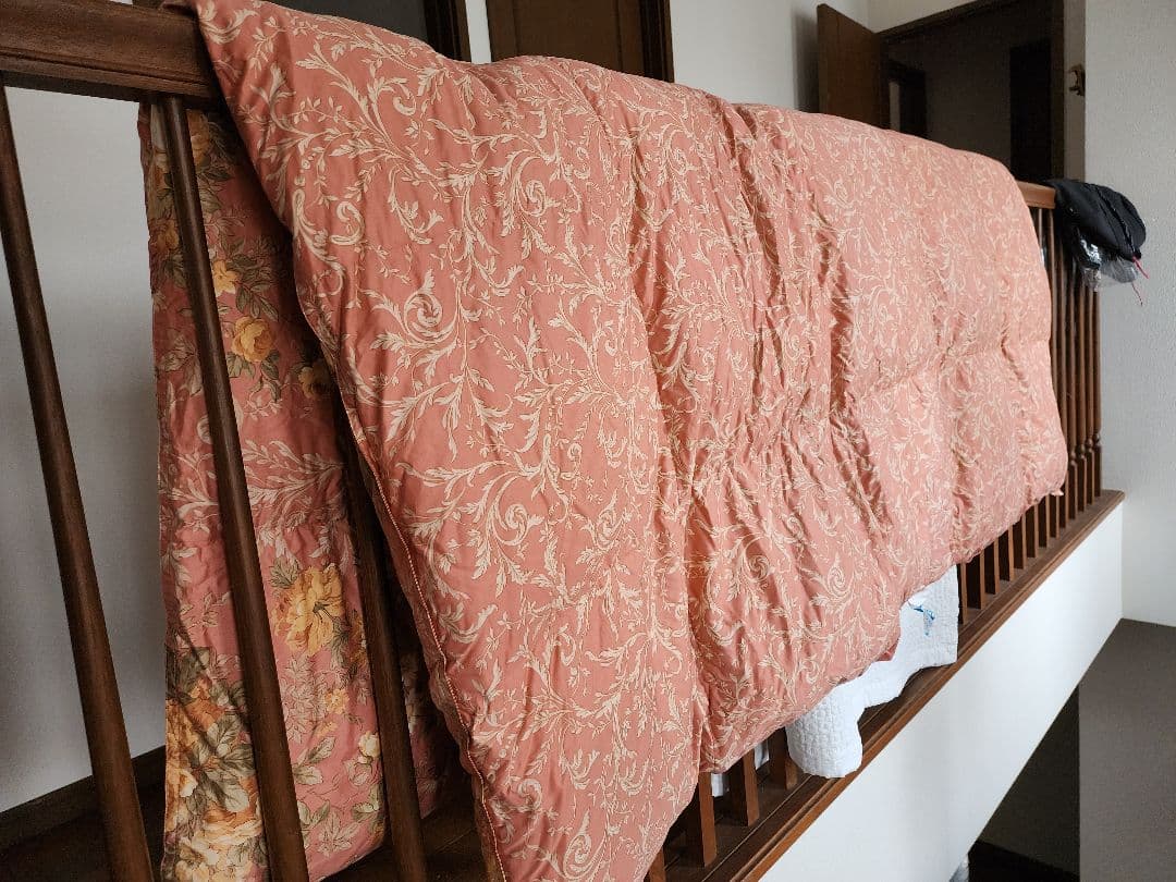 り*マ様 西川　ピンク掛け羽毛布団 210x190cm