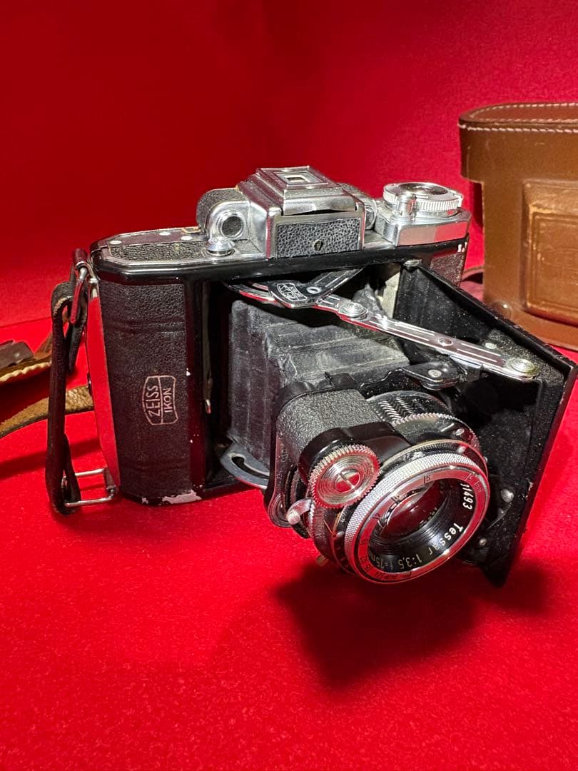 スーパーセミイコンタ(ツァイスイコン社} 純正革製カメラケース有り